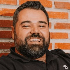 Adrián, Shakers